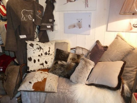 Banquette plaids et coussins...